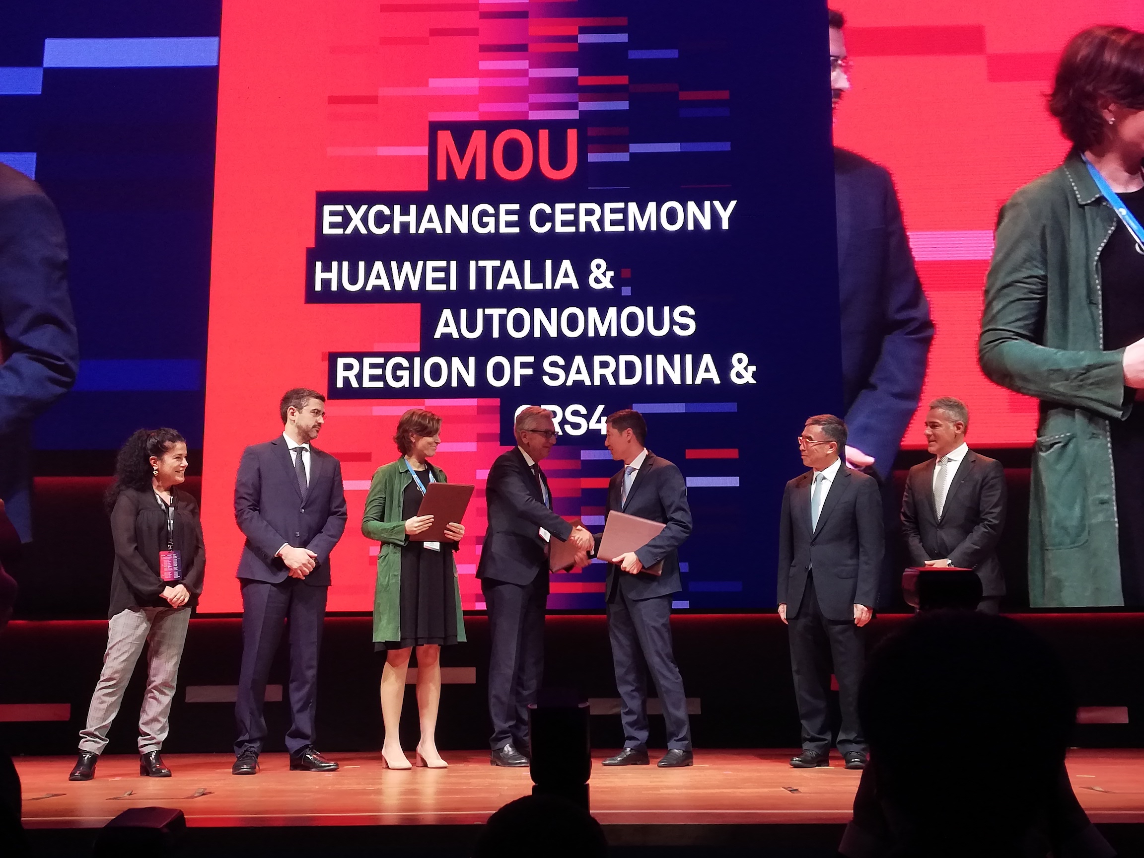 Exchange ceremony, Huawei Italia & Autonomous Region of Sardinia & CRS4