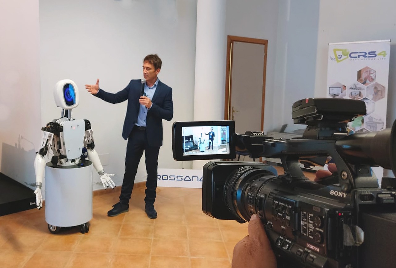 Presentazione di Rossana: primo robot umanoide del Crs4