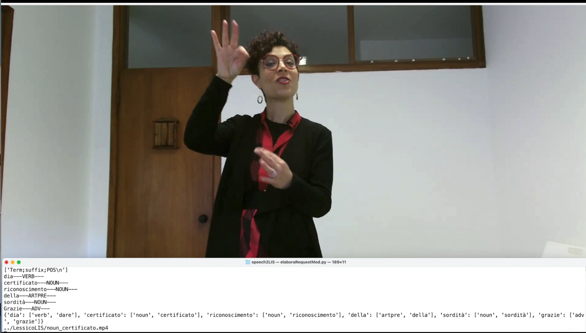 Speech 2 LIS: l'immagine mostra una persona che comunica attraverso la LIS