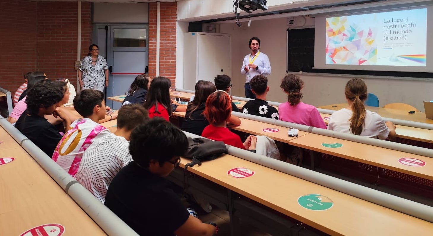 I ragazzi della 2ª dell'Istituto Comprensivo 2 Selargius in visita al dipartimento di Fisica di Napoli